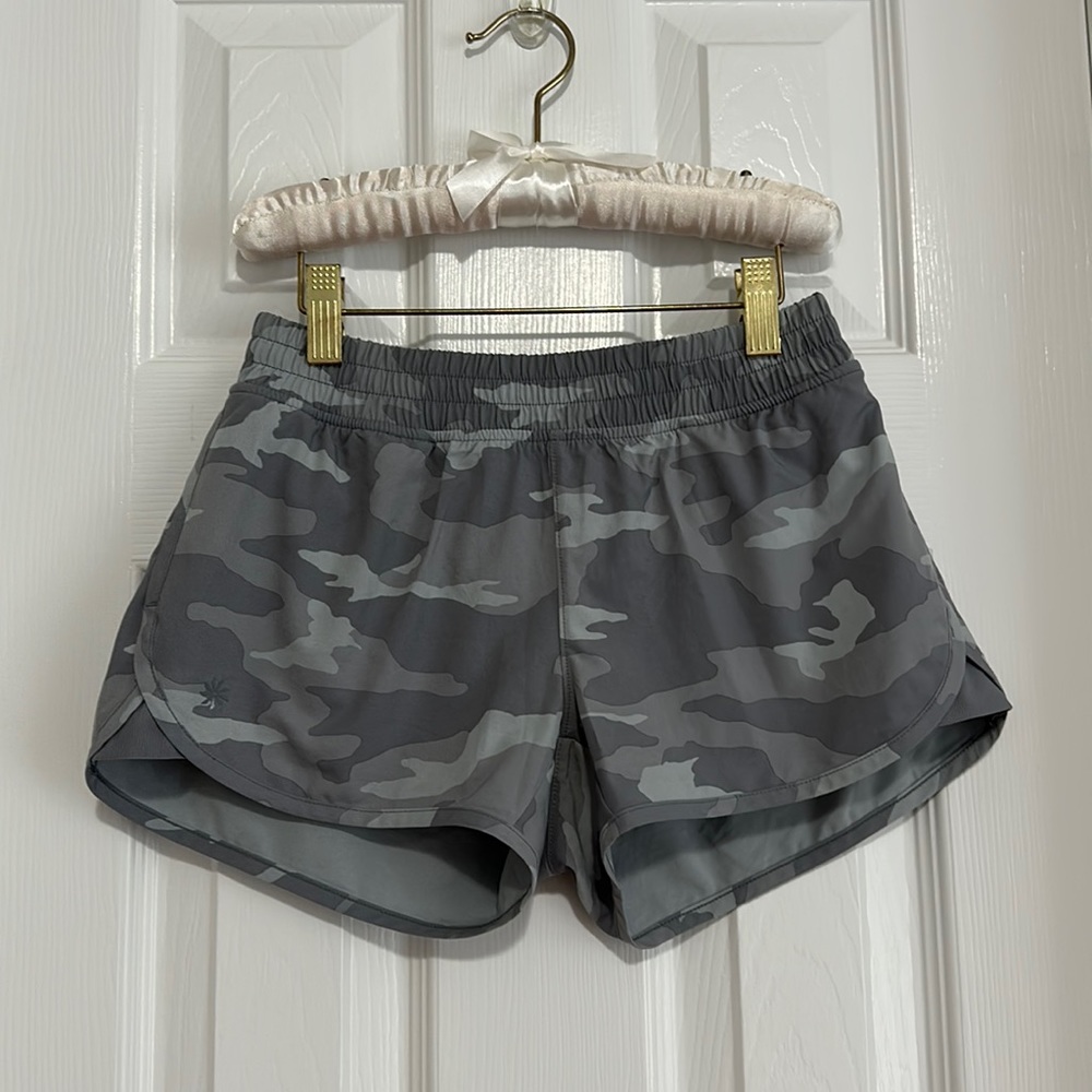 Athleta Girl Camo Running Shirts Size Medium 8/10